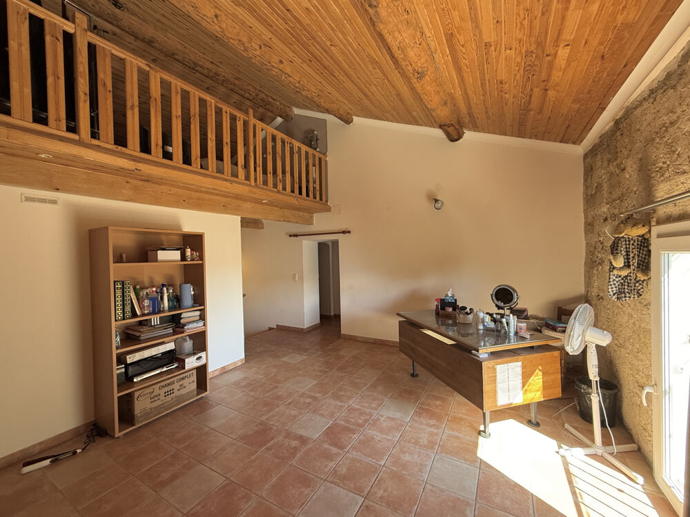Au coeur de la Petite Camargue, une belle maison de campagne avec piscine et garage