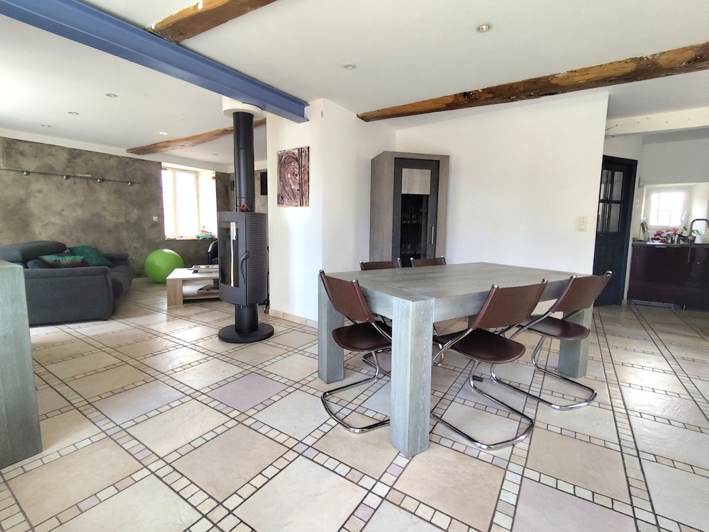 Vente Maison Maison T6  piscine et terrasse à Montferrat avec l'agence du bord du Lac Montferrat