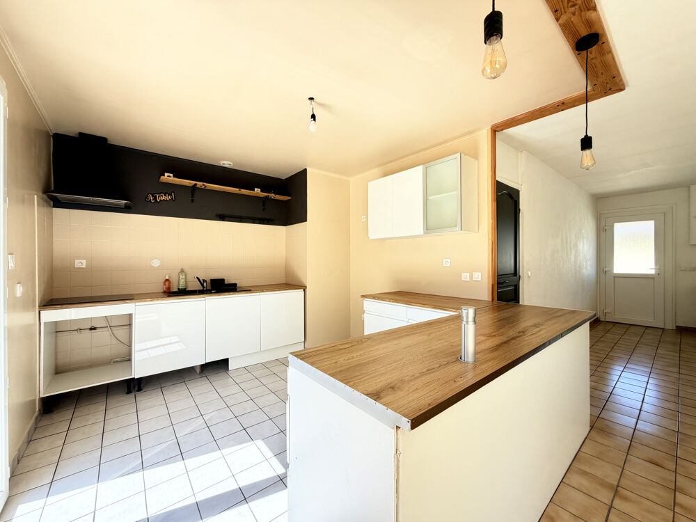 Vente Maison Maison de plain-pied   3 chambres   Terrain clos et arboré de 812 m2   Garage Auneaubleurysaintsymphorien