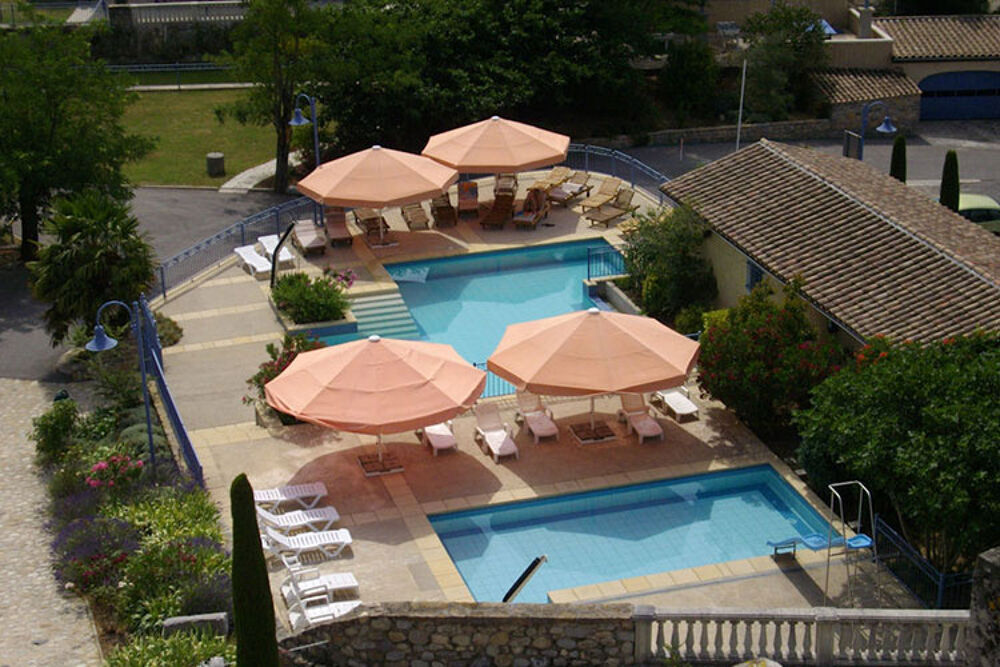 Dépt. 07 - A VENDRE à RUOMS - Château, Dépendances et Piscines - Parcelles de 2,5 ha