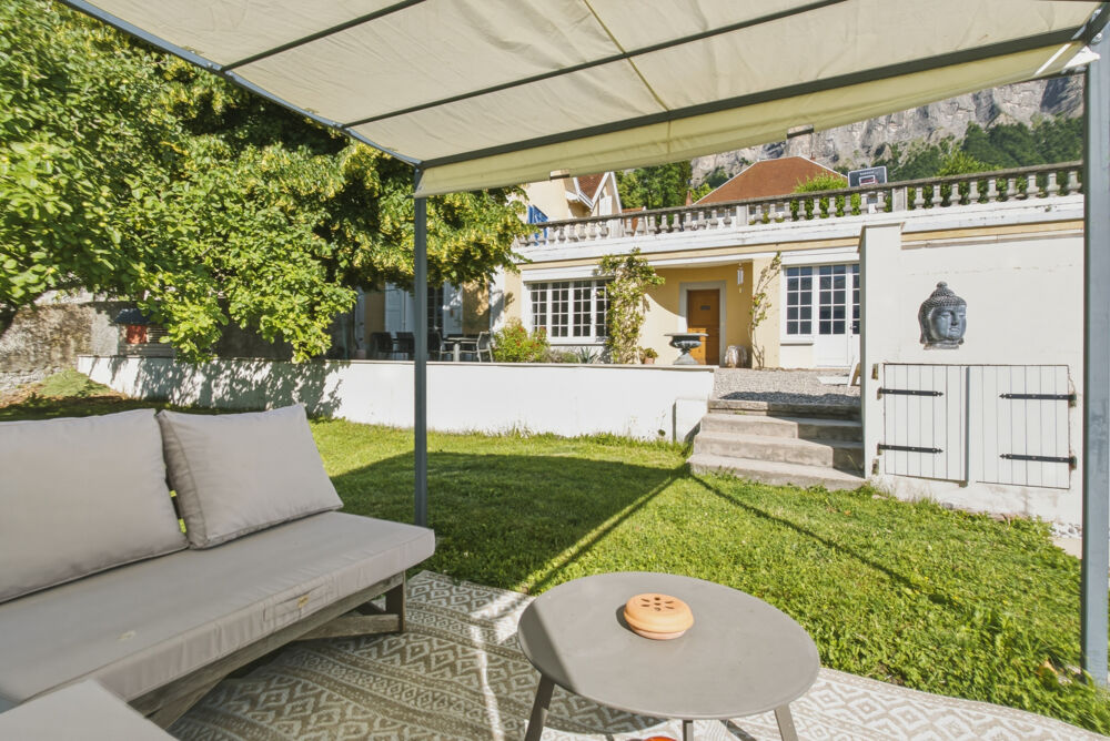 à vendre  Propriété/château Meylan (38240)