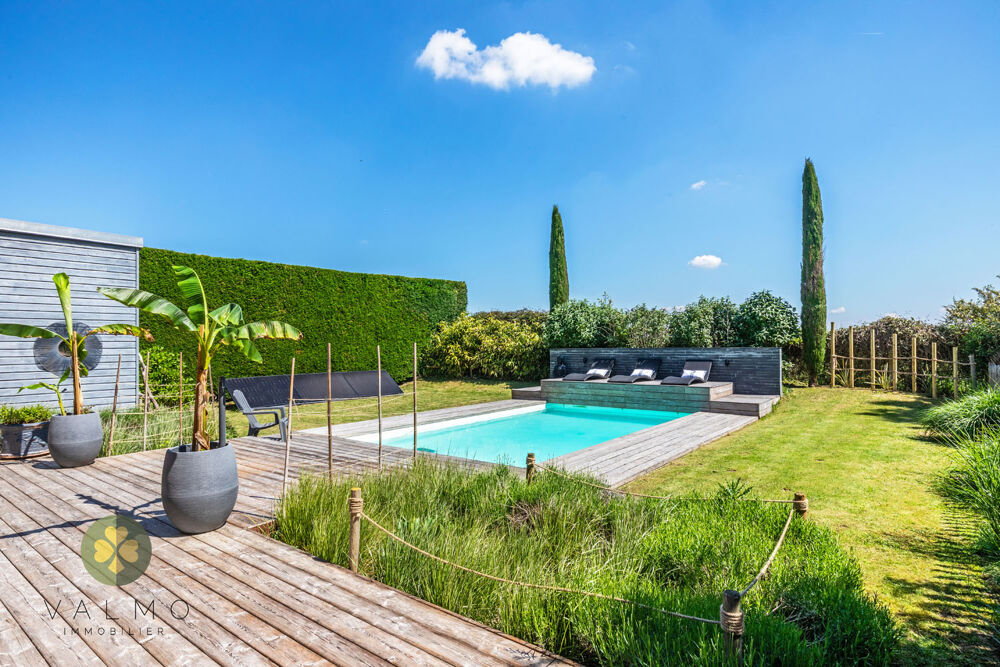 MAISON INDIVIDUELLE 'COUP DE COEUR' AVEC PISCINE en CENTRE VILLAGE