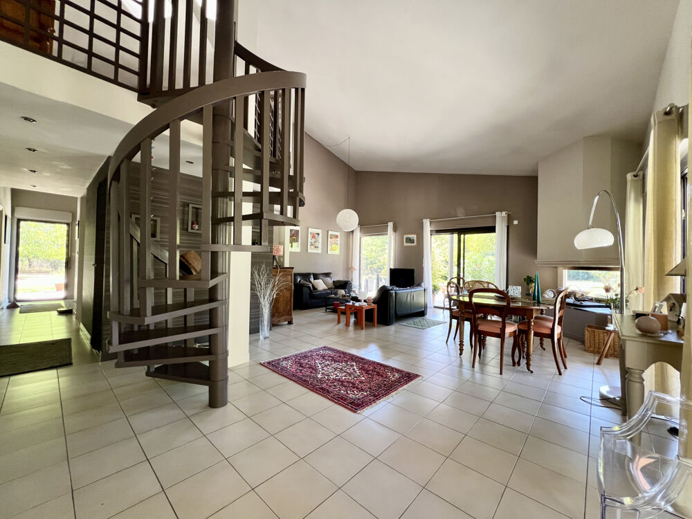 Vente Maison Maison d'architecte-Terrain arboré 5000m2-Piscine Viterbe
