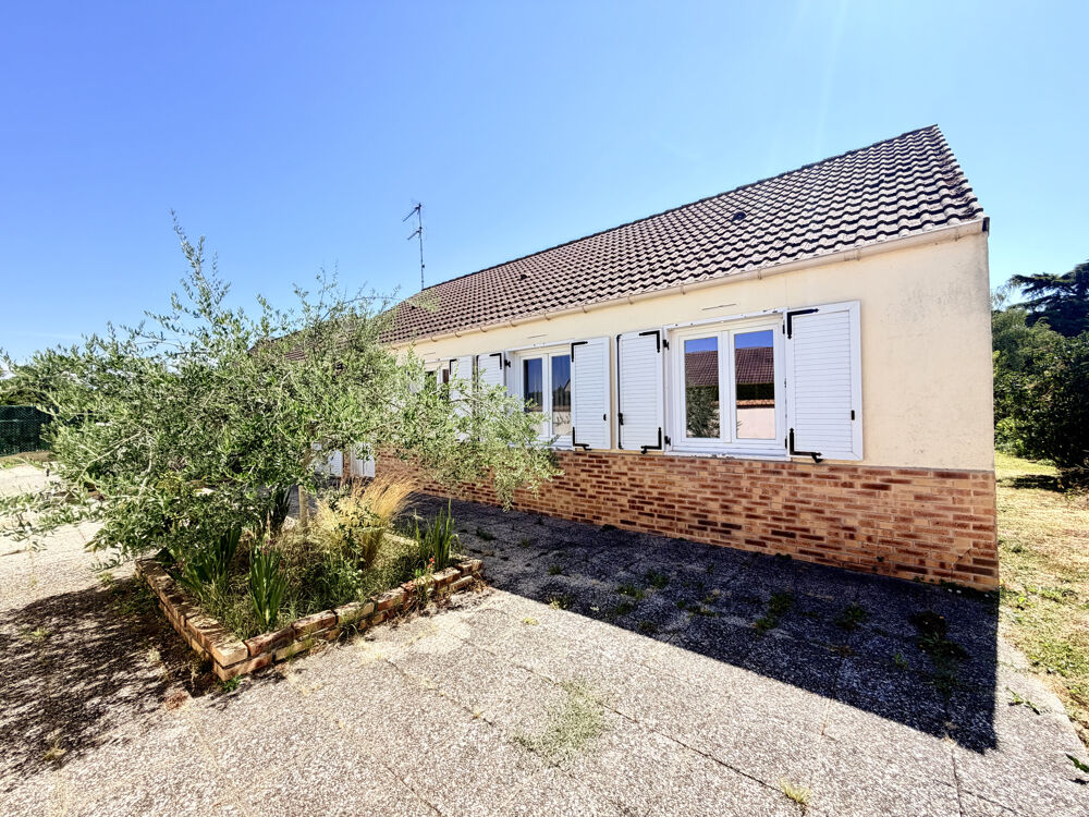 Vente Maison Maison de plain-pied   3 chambres   Terrain clos et arboré de 812 m2   Garage Auneaubleurysaintsymphorien