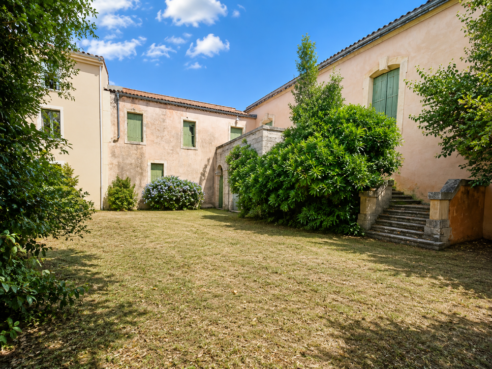 Dépt Hérault (34), à vendre juvignac maison de 204m2, hangar, triplex de 60m2.