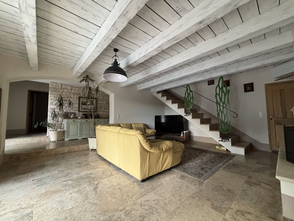 SECTEUR GOUDARGUES : MAS RECENT AVEC PISCINE ET APPARTEMENT INDEPENDANT