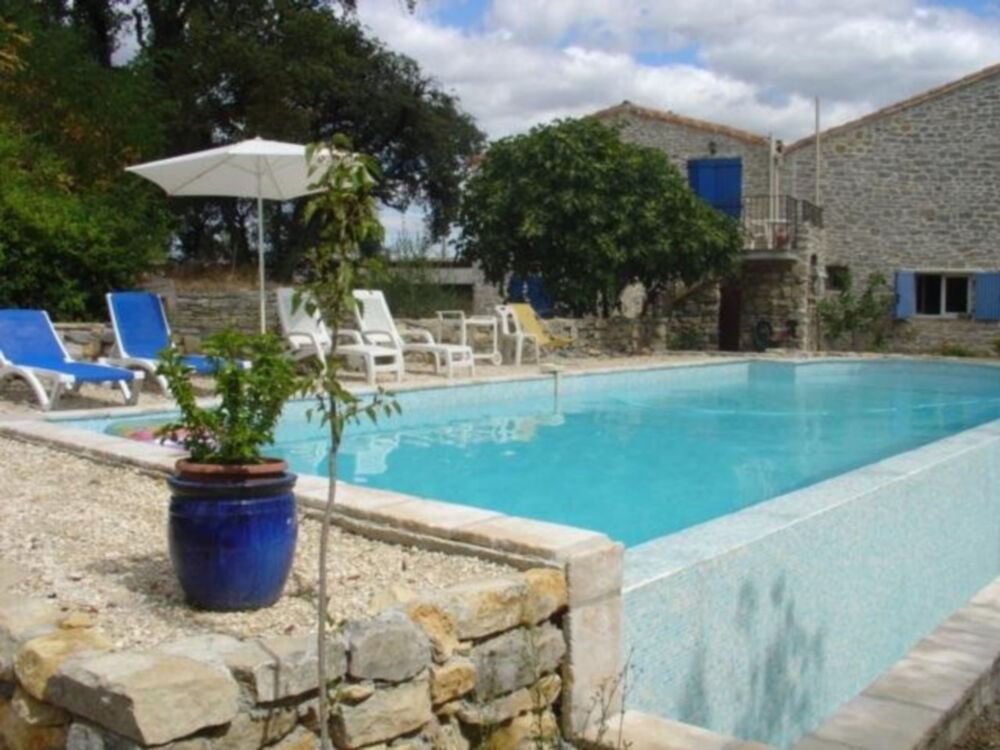 SECTEUR QUISSAC : Propriété comprenant 1 habitation principale et 3 gîtes avec piscine