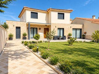 Vente Maison Marignane   Magnifique maison moderne et entièrement rénovée   244 m2 habitables sur 502 m2 de terrain Marignane