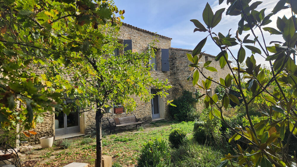 Dept 84 - Gordes - Belle bâtisse au calme - 164 m2 de surface habitables + dépendance à aménager et grenier su