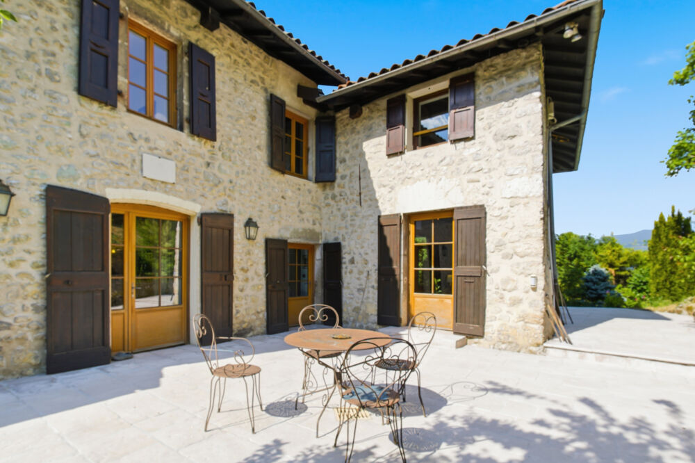 à vendre  Propriété/château Bernin (38190)