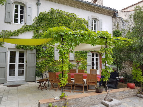   A 30 MINUTES DE NIMES ET MONTPELLIER : Belle b�tisse de charme avec piscine et garage Maison - 7 pi�ce(s) - 202 m�