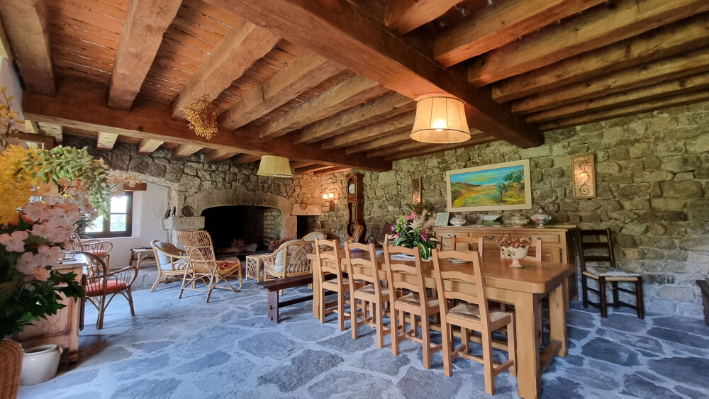 à vendre  Propriété/château Le Lac-d'Issarlès (07470)