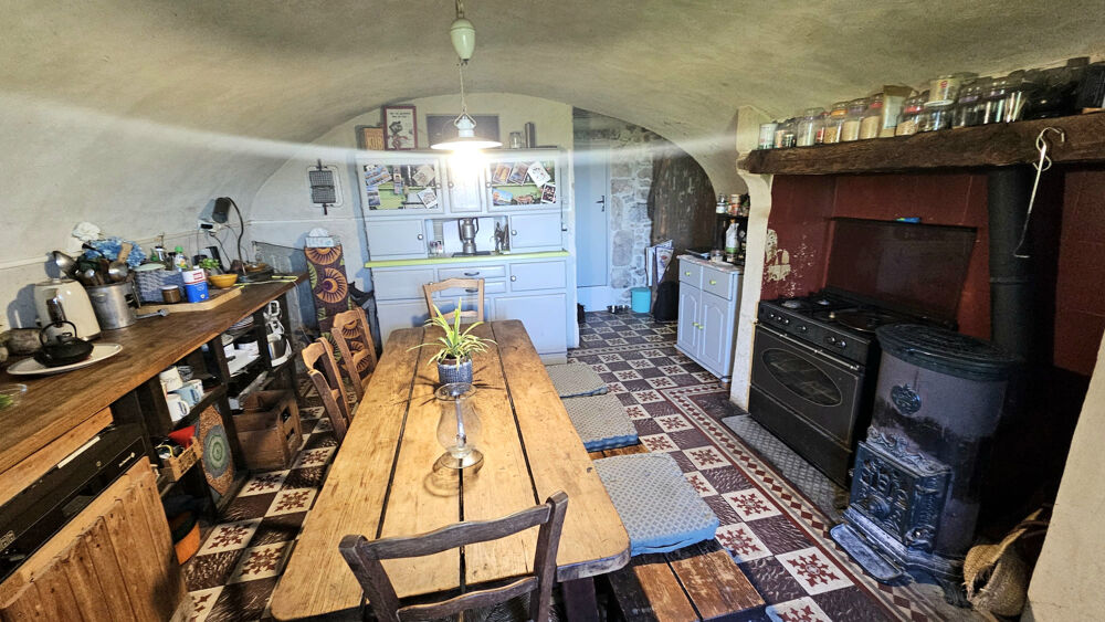 MAISON DE VILLAGE ROUSSON 3 CHAMBRES  JARDIN  GARAGE  BEAU POTENTIEL