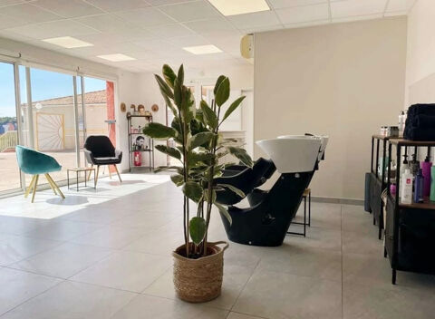 D&eacute;pt H&eacute;rault (34) - A louer au CRES local commercial de 52m2 acc&egrave;s PMR bonne visibilit&eacute;, parkings 970 34920 Le cres