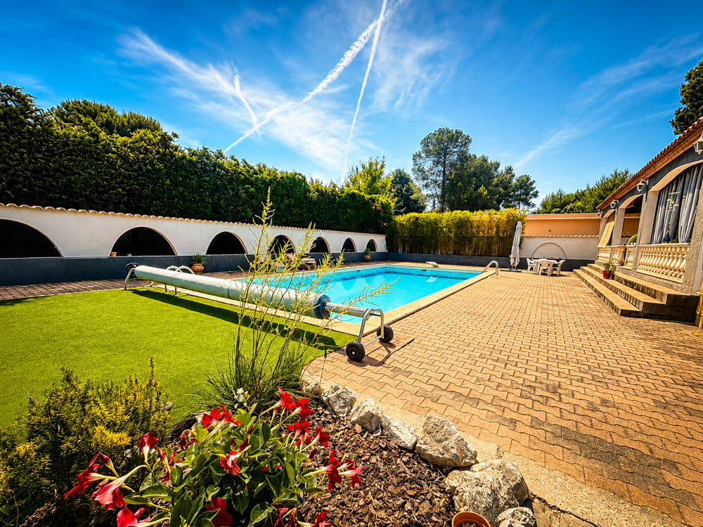 A Vendre sur Juvignac maison avec piscine et garage sur grande parcelle