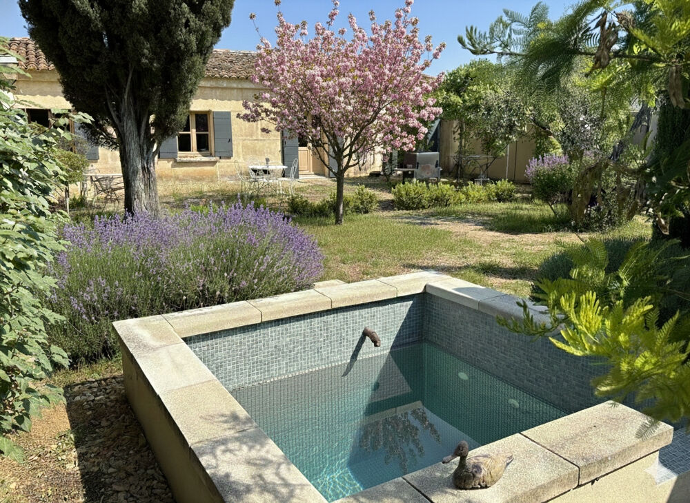 UZES PONT DU GARD : Maison de charme de plain pied avec piscine et jardin