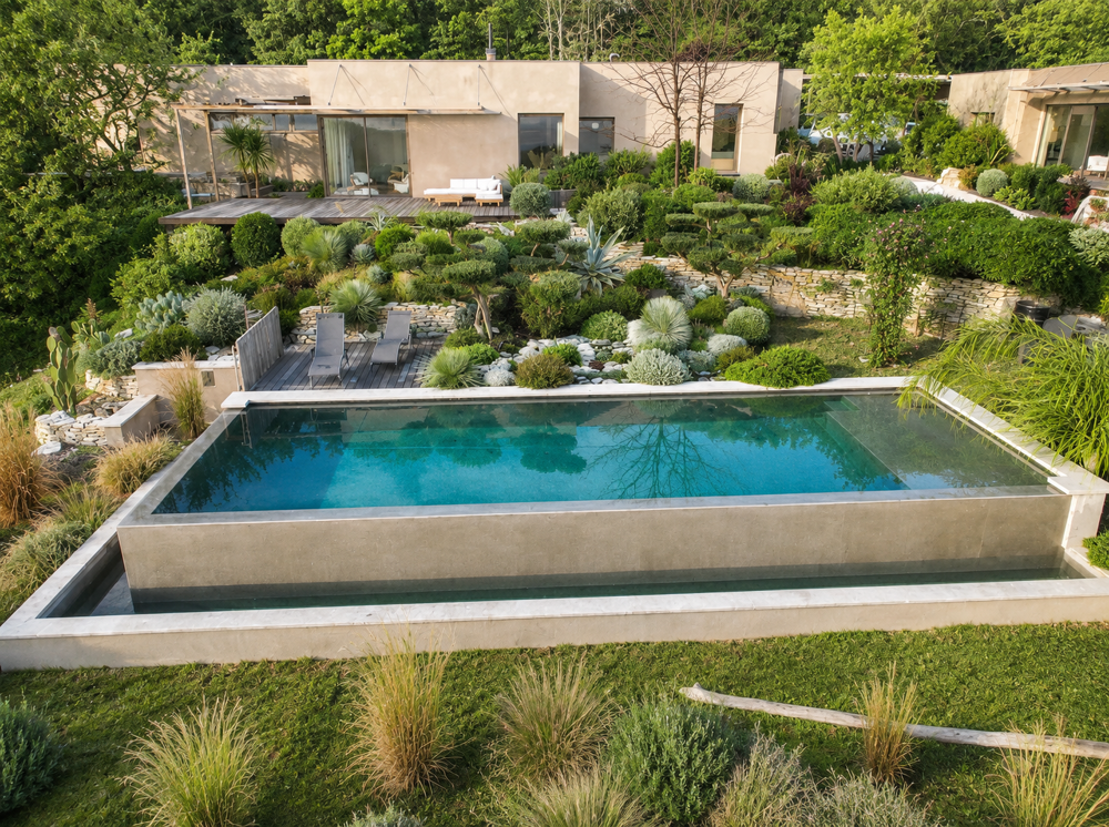 Vente Maison Pays d'Avignon Rare villa contemporaine de 185m2 environ sur 3500 m2 de terrain clos avec piscine , double gar Villeneuve les avignon