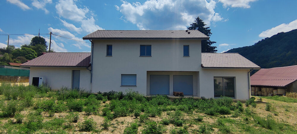 A CHARAVINES Villa neuve à louer 7 pièces