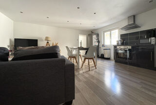 Immeuble à vendre 15 + pièces 300 m²