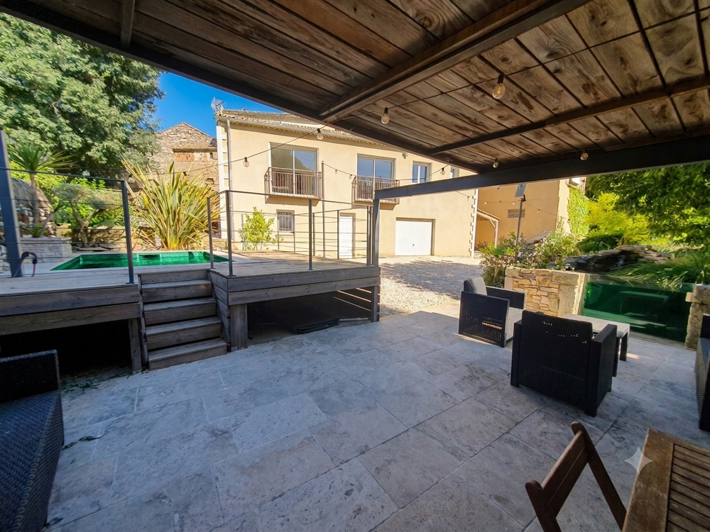 ENTRE UZES ET BAGNOLS SUR CEZE : Villa récente 4 chambres avec garage et petite piscine