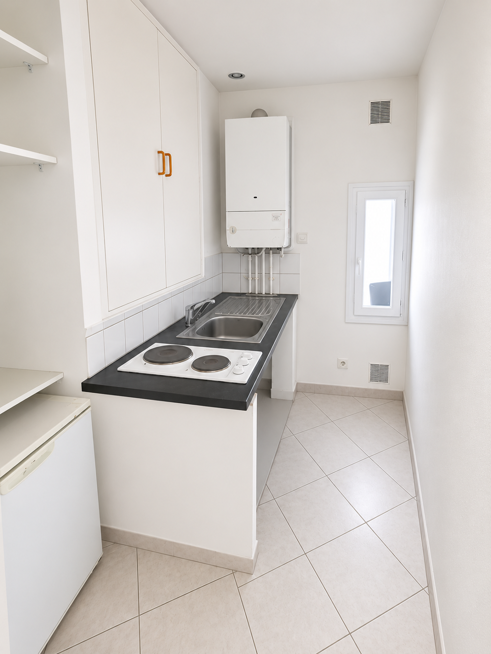 Vente Appartement Dépt Hérault (34), à vendre MONTPELLIER Appartement Studio de 27 m2 - grande cave en sous-sol. Montpellier