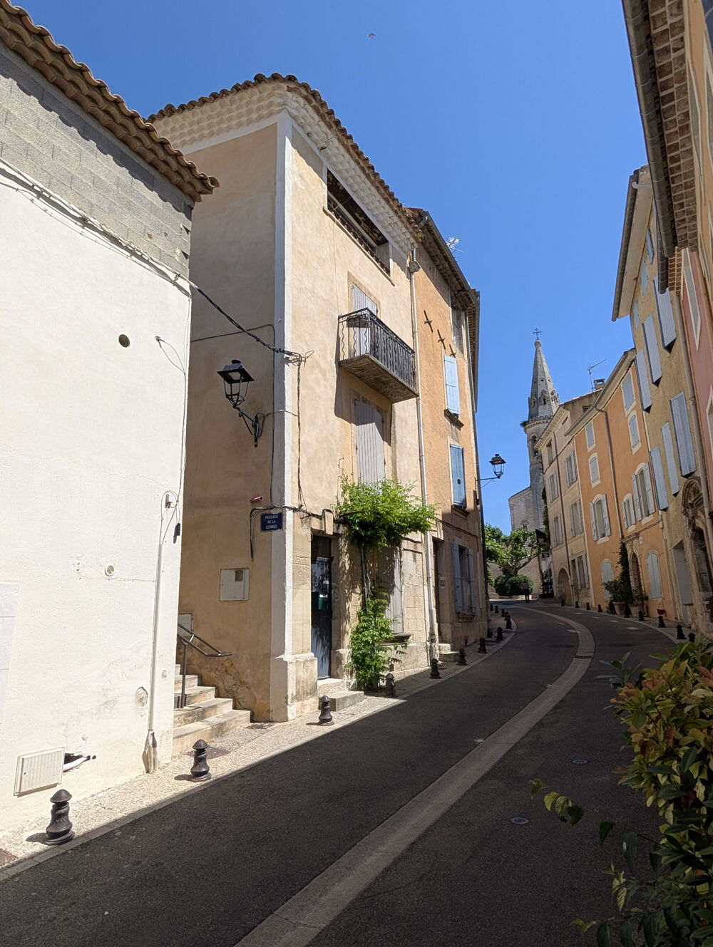 Dept 84 - Saint-Saturnin les Apt - Pour investisseur - Maison de village - Possibilité 4 appartements