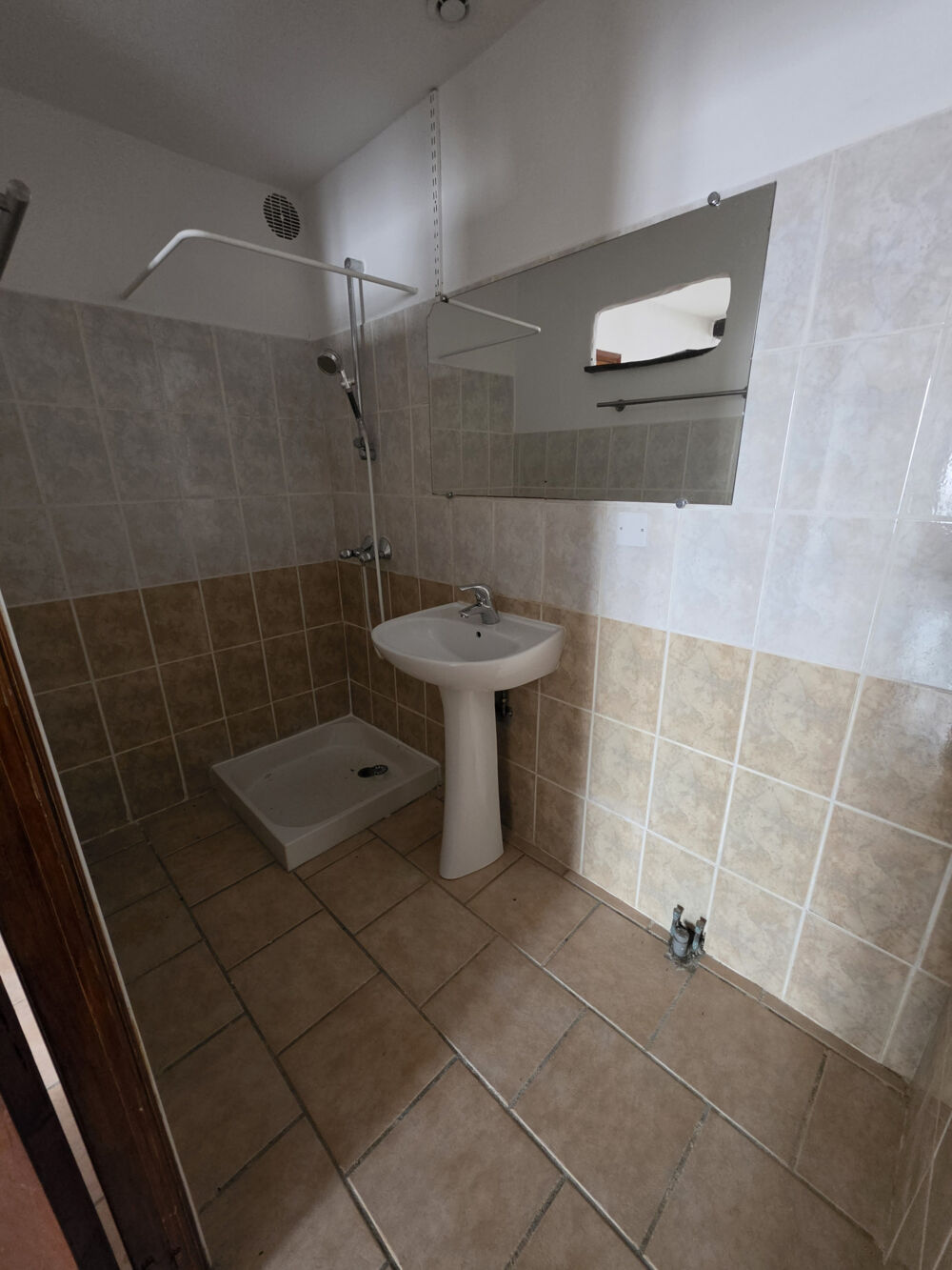 Location Maison Dépt Hérault (30) - Pompignan - À louer - Maison de village T5/T6 en R+2 de 126m2 Pompignan