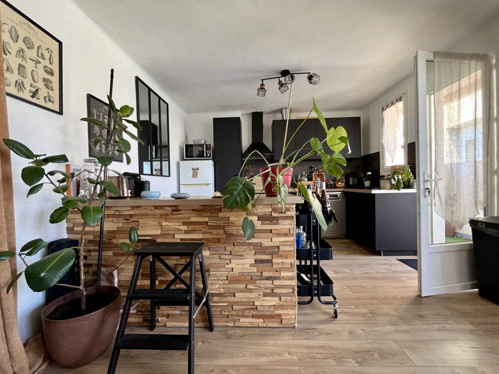T3, 3eme et dernier étage avec terrasse et cave sete
