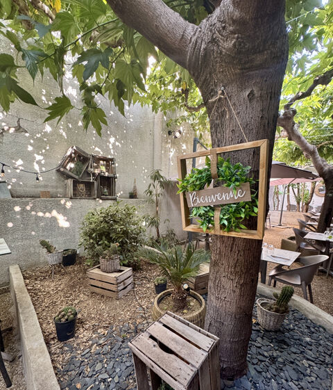   En exclusivité Vergèze, Mur et Fonds de commerce pour ce restaurant au coeur du village de Vergèze ainsi que 2 