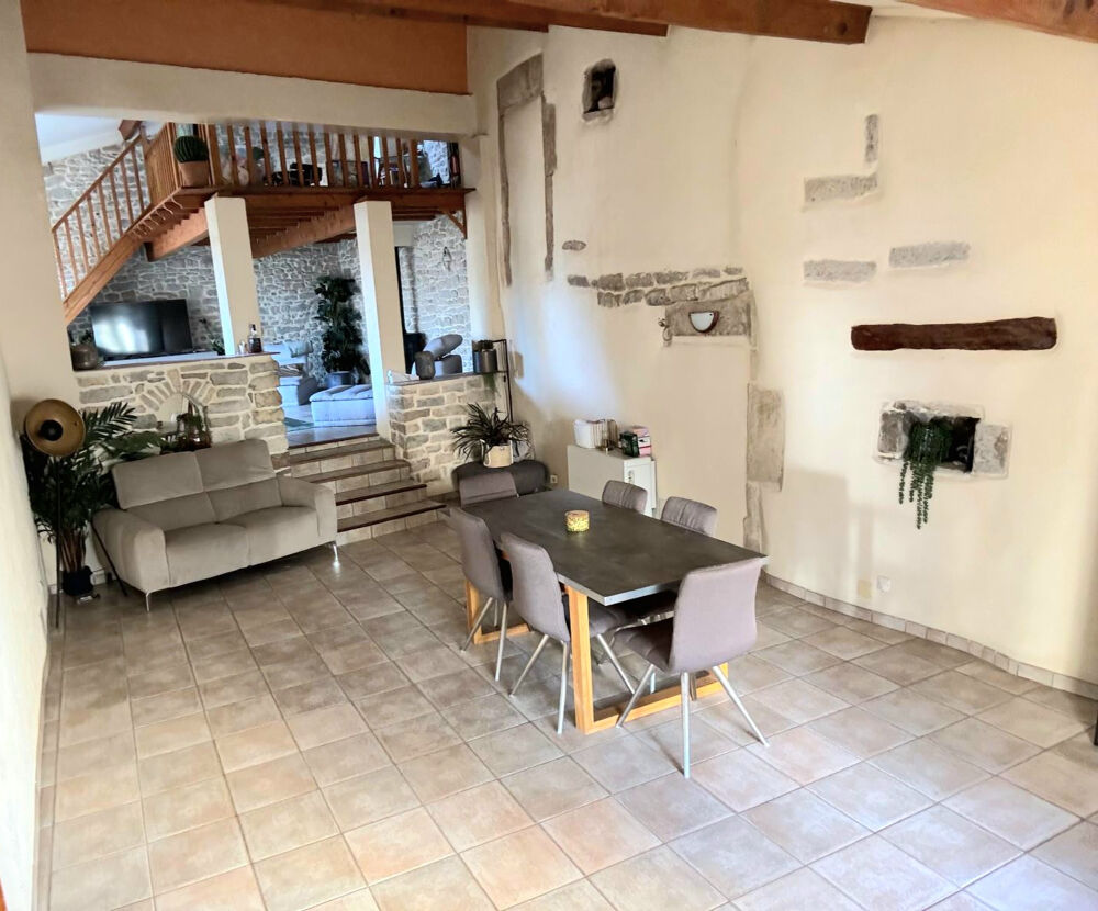 A VENDRE CLARENSAC Charmante maison de village Mitoyenne Proche de toutes commodités