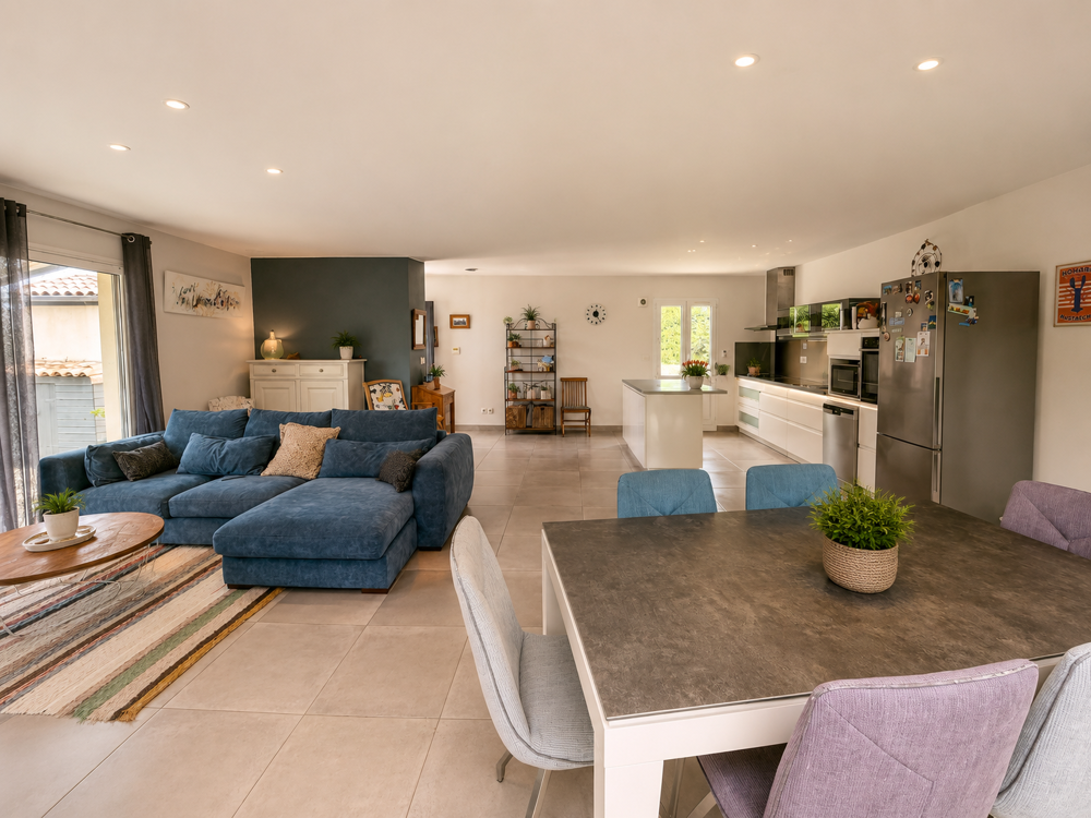 Vente Maison En exclusivité villa de 2008 de 111 m2 sur 521m2 de terrain , piscine, garage,3 chambres Vergeze