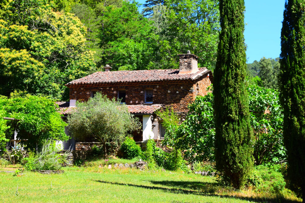 Dépt. 30 - Mas en pierres de 220 m2 à CHAMBORIGAUD - Parcelles de 1,10 ha