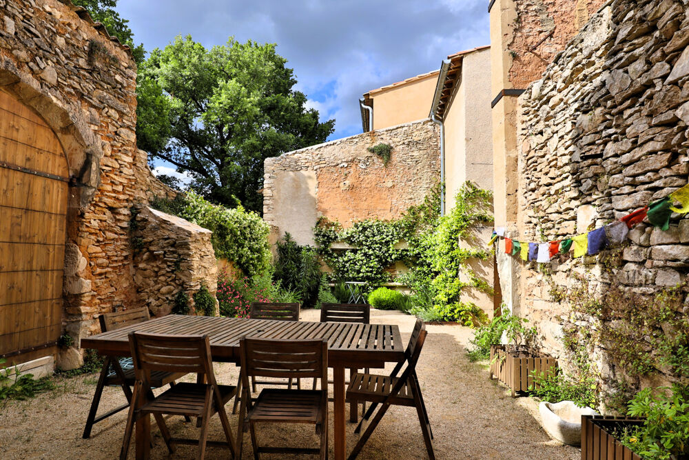 Vente Maison Dept 84 - Saint-Saturnin les Apt - Maison de hameau enti�rement r�nov�e avec cour et parking St saturnin les apt
