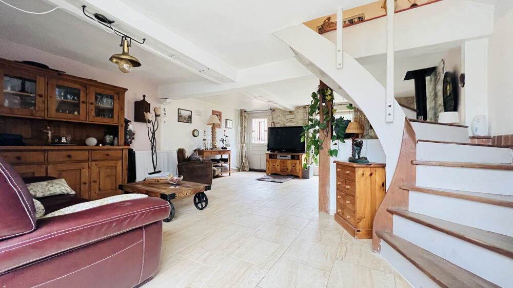 Charmante maison en pierre 152 m2 habitables Village avec commerces et école