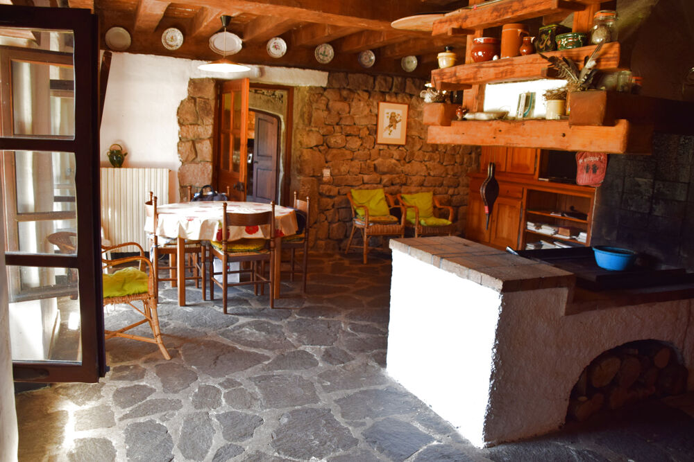 à vendre  Propriété/château Le Lac-d'Issarlès (07470)