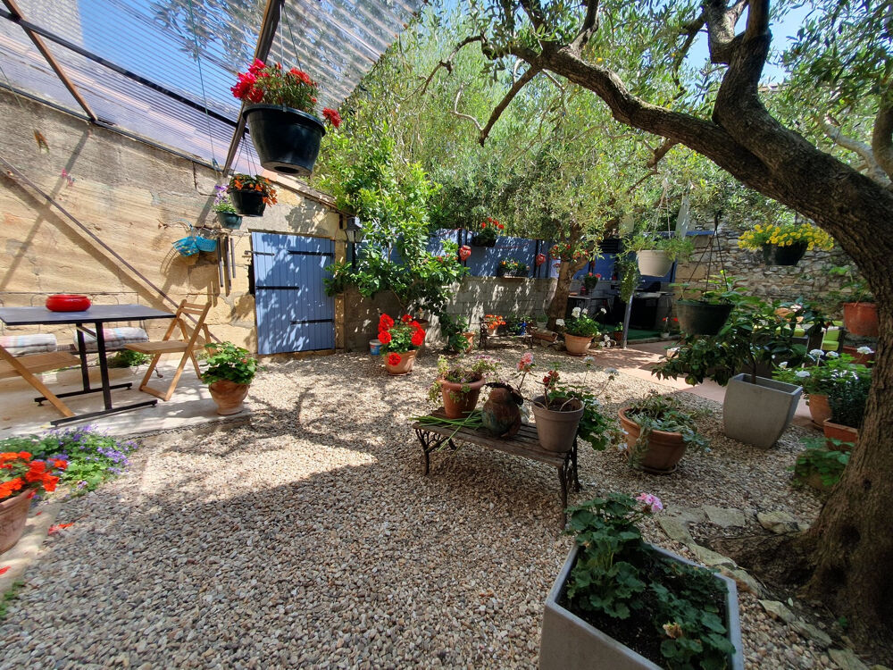 A Vendre GARD(30) - Grande maison de village avec Jardin et parking proche Pont du Gard et Nîmes