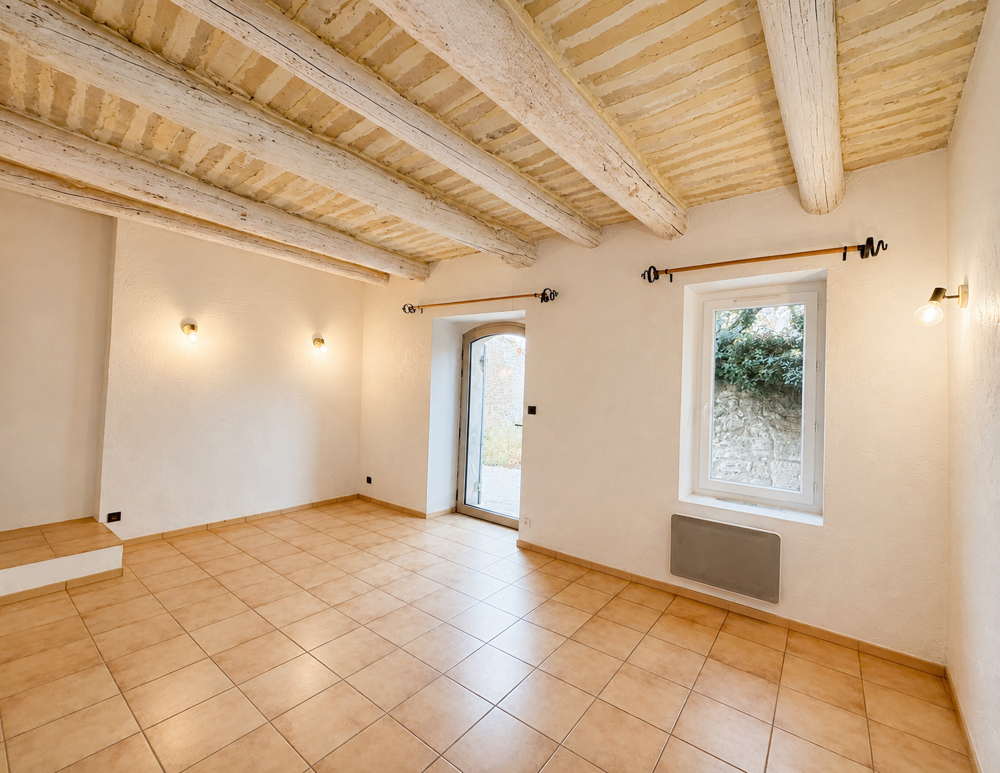 Vente Maison ALLEINS   COUP DE CŒUR ! AUTHENTIQUE MAISON DE VILLAGE DE 187 M2   CHARME, VOLUMES & CARACTÈRE Alleins