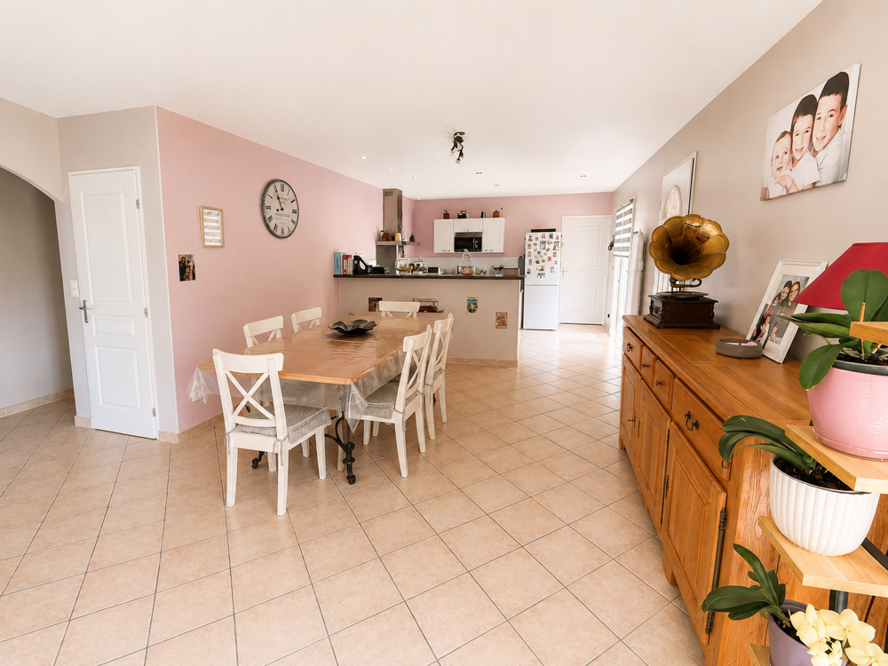 Villa de plain-pied de 97 m2 avec garage, terrasse couverte et terrain clos de 770 m2 Vallon-Pont-d'Arc