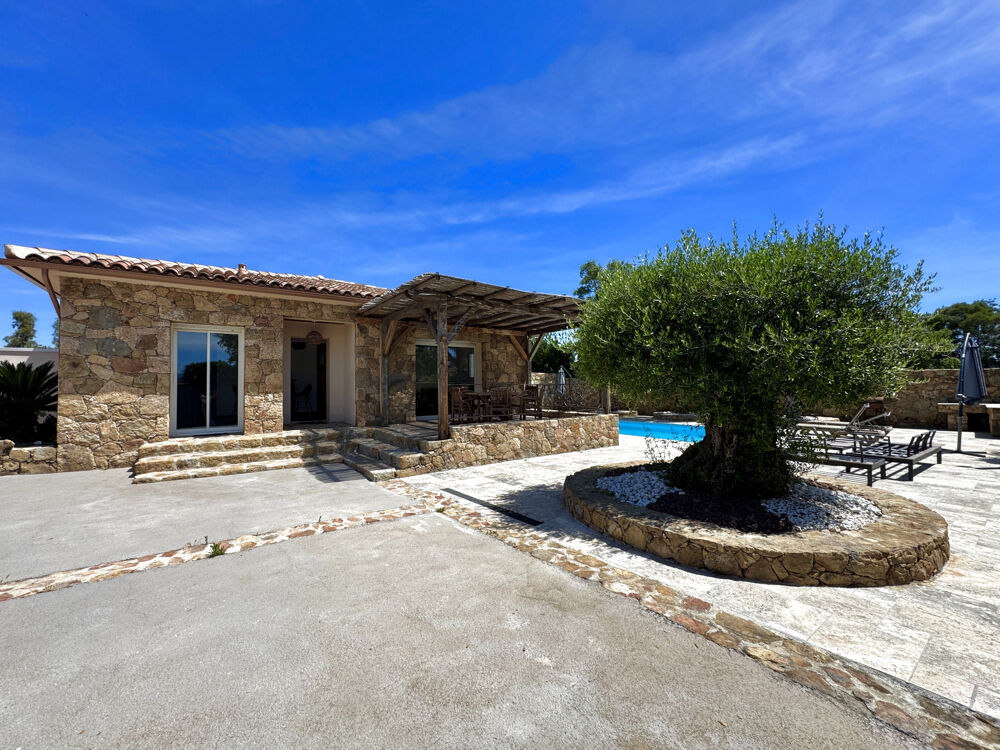 Villa style bergerie 3 chambres en pierre de taille avec piscine