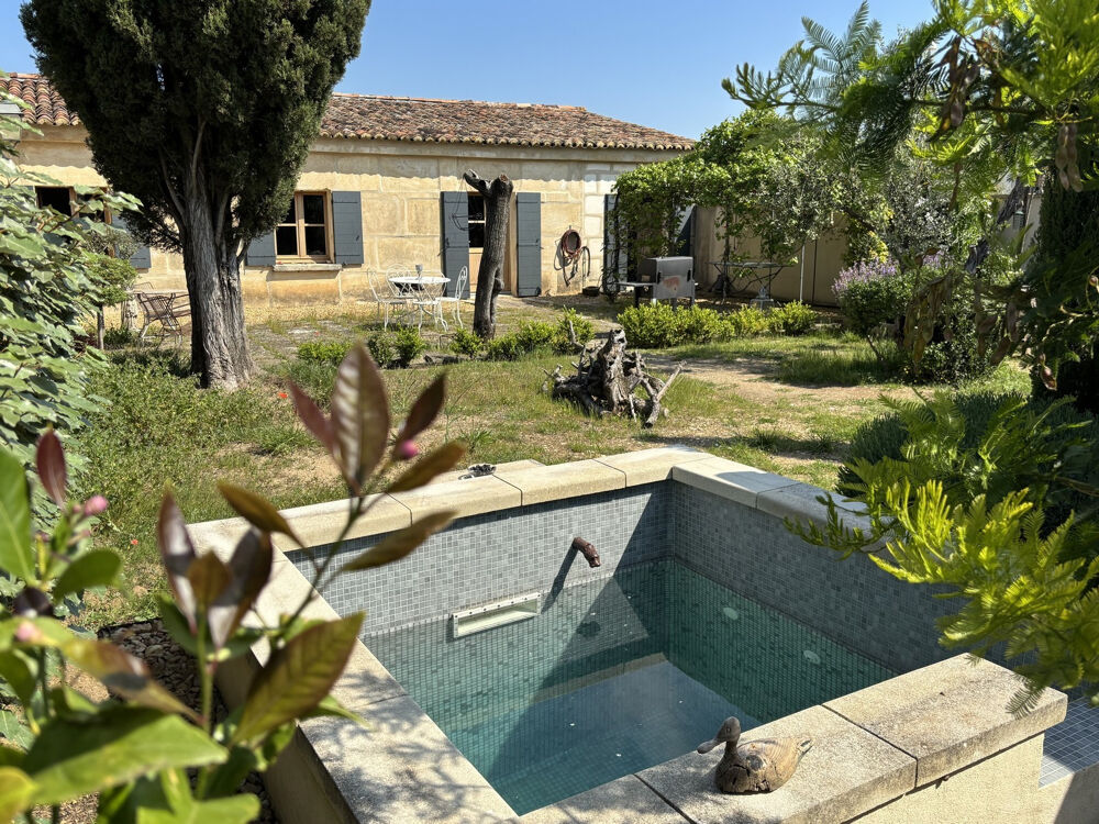 UZES PONT DU GARD : Maison de charme de plain pied avec piscine et jardin