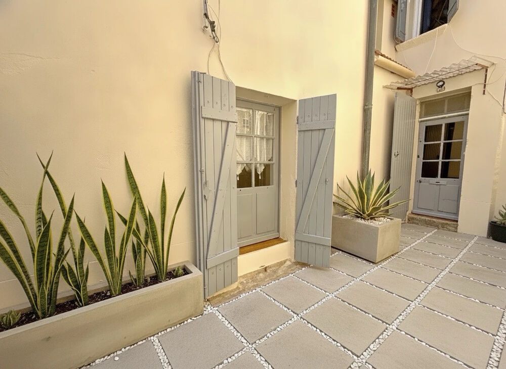 À Vendre : Maison de village Avec cour