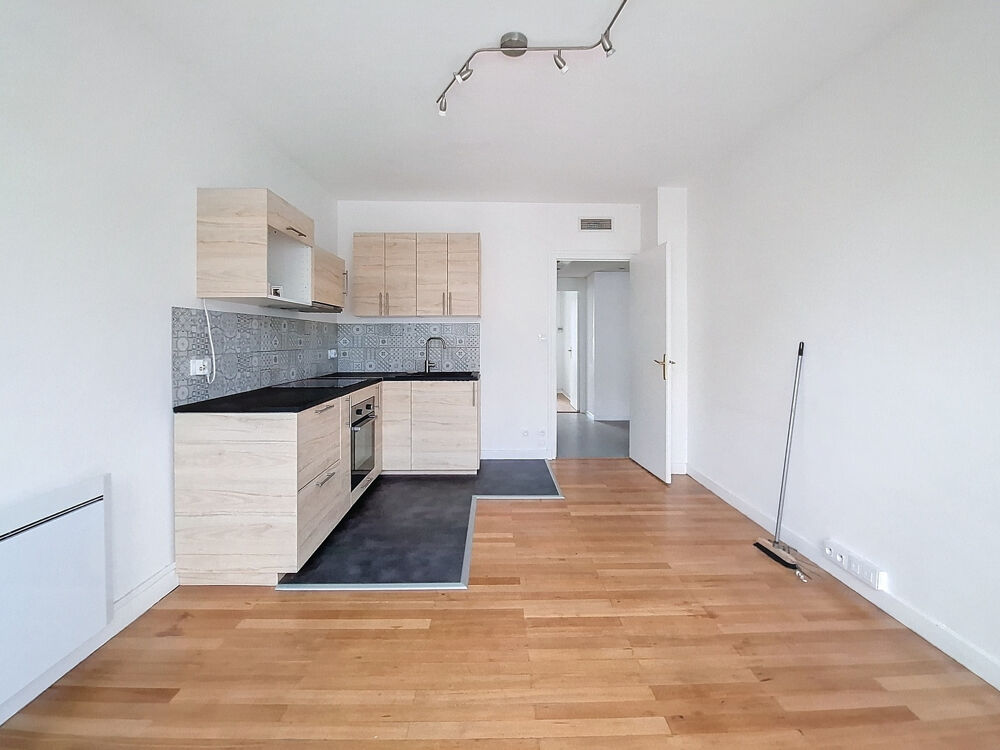 Location Appartement DPT (38) A LOUER - T2 bis rénové - 51m2  - Rue du Commandant Gilot  - GRENOBLE Grenoble