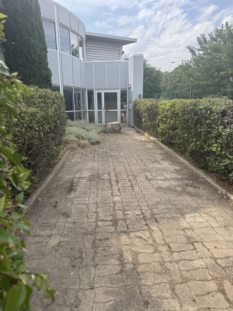   AVIGNON SUD Zone d'Activité Commerciale la Cristole emplacement stratégique Immeuble de Bureaux de 2940 M2 sur 