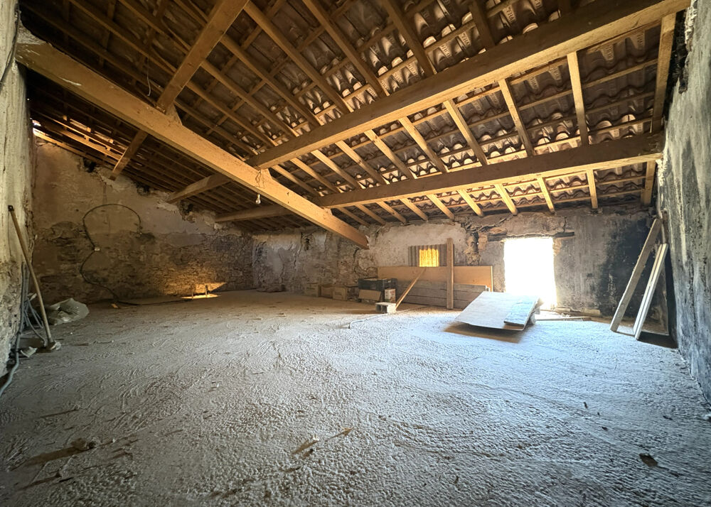DEPT-30-A VENDRE-LAUDUN Grande maison de village à rénover à fort potentiel avec près de 250m2 de surface uti