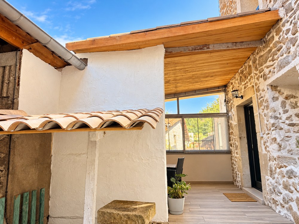 Vente Maison Maison de village en pierre rénovée avec cour, terrasse, jardin et fort potentiel   Vals-les-Bains Vals les bains