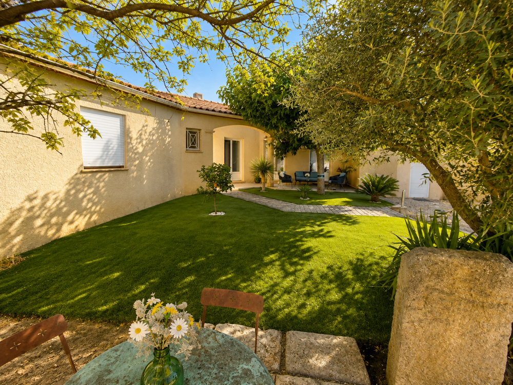 En exclusivité Vergèze, Villa de PP 130m2 sur 1000 m2 de terrain avec piscine et 4 chambres piscine et grand a