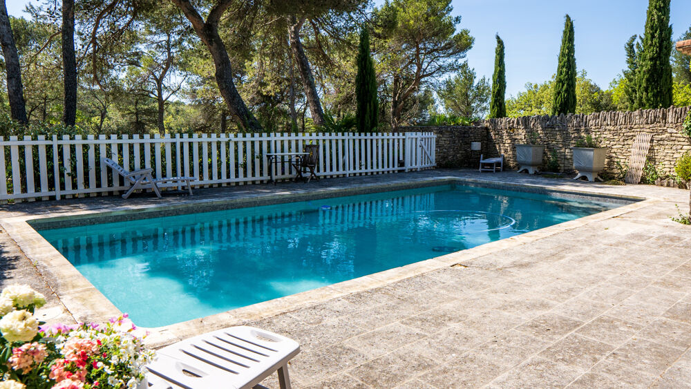Dept 84 - Murs - Propriété en pierre apparente 360 m2 habitables sur 2 ha