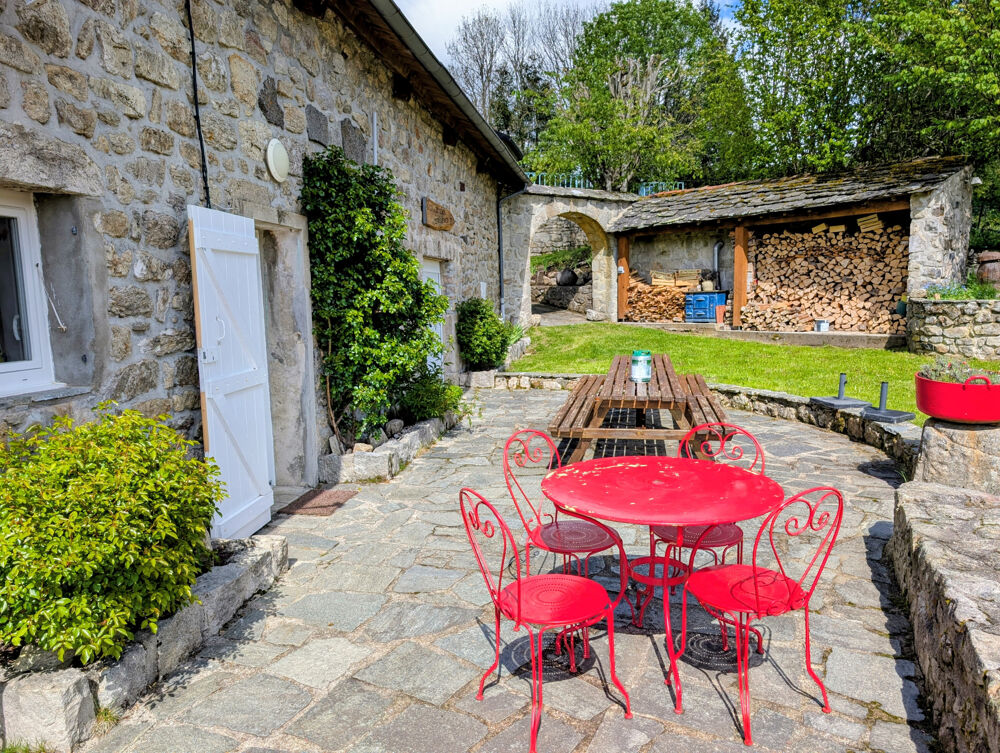 Maison 10 pièces 162 m² · à Coucouron · 162 m² · 349 800 €
