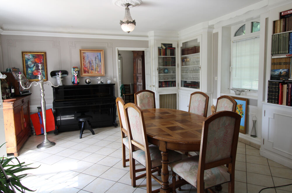 Vente Propriété/Château Dpt Eure  (27) proche Vernon maison de charme 225 m2 avec tennis sur terrain de 2300 m2 environ Vernon