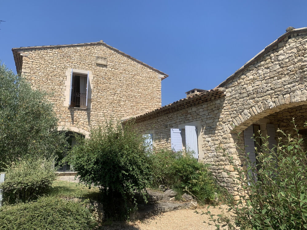 Belle et grande maison en pierres avec piscine